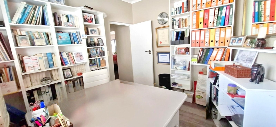 2 Bedroom Property for Sale in Upper Main Street Western Cape